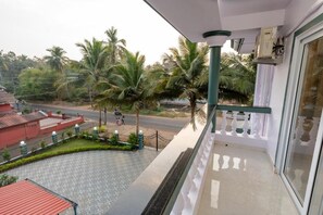 Deluxe Double Room, Balcony, Garden View | Property grounds - The Lobos (Benaulim)