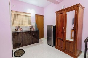 Kahden hengen deluxe-huone, parveke, näköala puutarhaan | Jaetut keittiötilat | Jääkaappi, keittoastiat/astiat/ruokailuvälineet