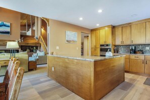 Interior - Potato Patch Club - Summer Pool & Tennis Courts (Vail)
