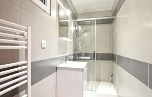 Shower, hair dryer - Maison cosy, plage à 600m (Saint-Germain-Sur-Ay)