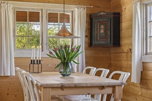 Dining - Charming timber house with sauna near beach (Stege)