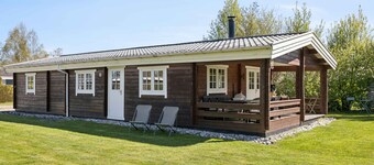 Charming timber house with sauna near beach