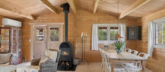 Charming timber house with sauna near beach