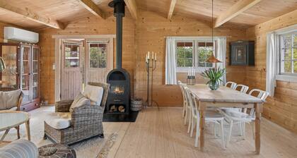 Charming timber house with sauna near beach