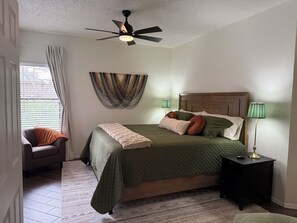 Desk, free WiFi, bed sheets - Spacious 3-bedroom condo in Catalina Foothills (Tucson)