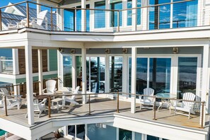 Outdoor dining - “A Sight to Sea”. Beach-front home w/private pool (Panama City Beach)