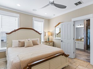 Iron/ironing board, Internet, bed sheets - Spacious 7-bedroom estate with AC in amazing Panama City Beach (Panama City Beach)