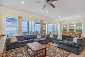 Smart TV, fireplace - “A Sight to Sea”. Beach-front home w/private pool (Panama City Beach)