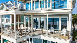 Outdoor dining - Spacious 7-bedroom estate with AC in amazing Panama City Beach (Panama City Beach)