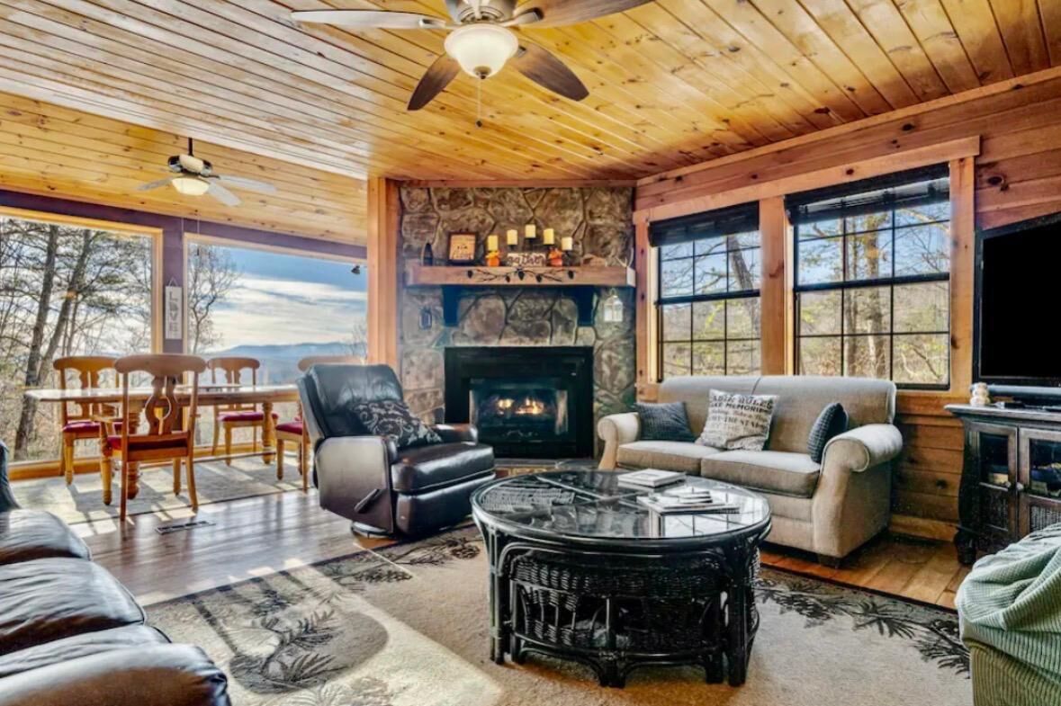 Télévision, cheminée