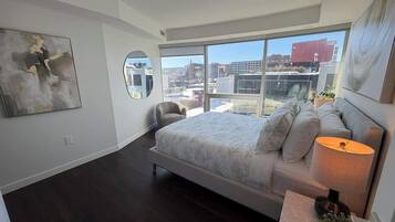 2 dormitorios, tabla de planchar con plancha, wifi y ropa de cama