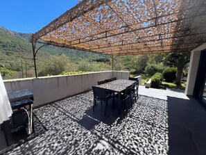 Outdoor dining - Vrbo Property (VILLE DI PARASO)
