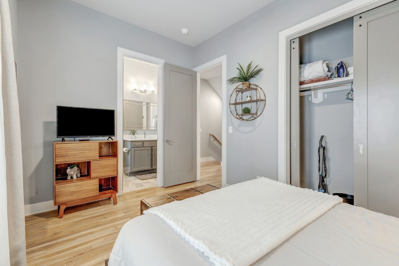 4 soverom, skrivebord, strykejern/-brett og wi-fi