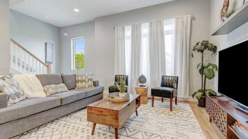 TV, table tennis, stereo