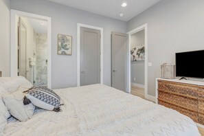 4 bedrooms, desk, iron/ironing board, WiFi