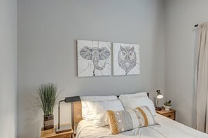 4 bedrooms, desk, iron/ironing board, WiFi