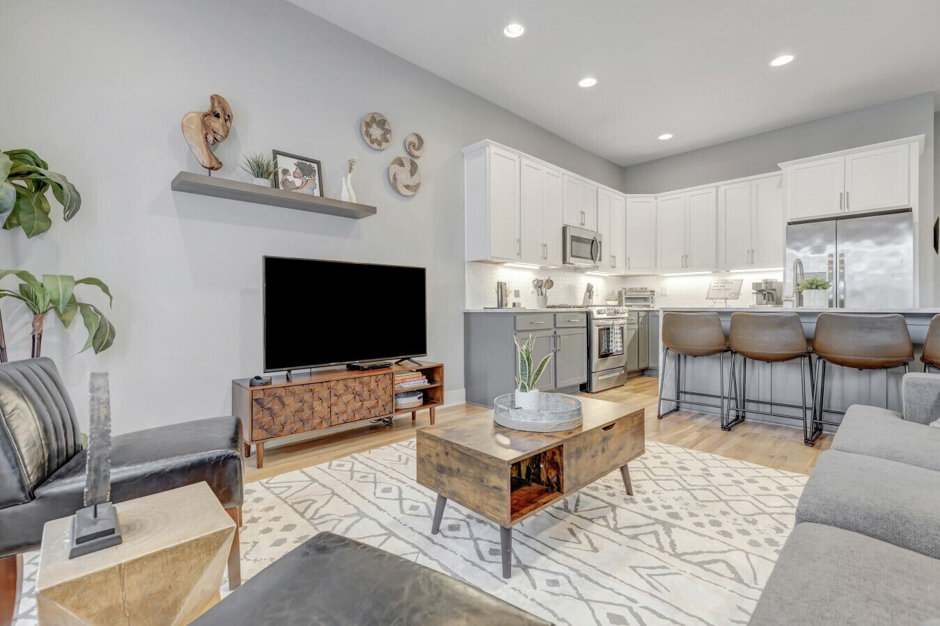 TV, table tennis, stereo