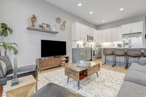 TV, table tennis, stereo