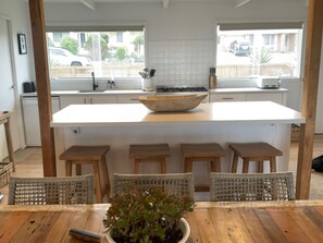 Micro-ondes, four, plaque de cuisson, lave-vaisselle