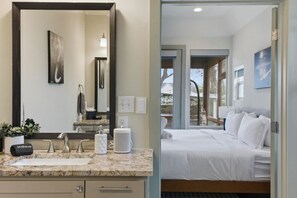 3 bedrooms, desk, iron/ironing board, WiFi - Zilker Retreat w/ Downtown Views (Austin)