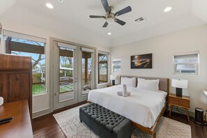 3 bedrooms, desk, iron/ironing board, WiFi - Zilker Retreat w/ Downtown Views (Austin)