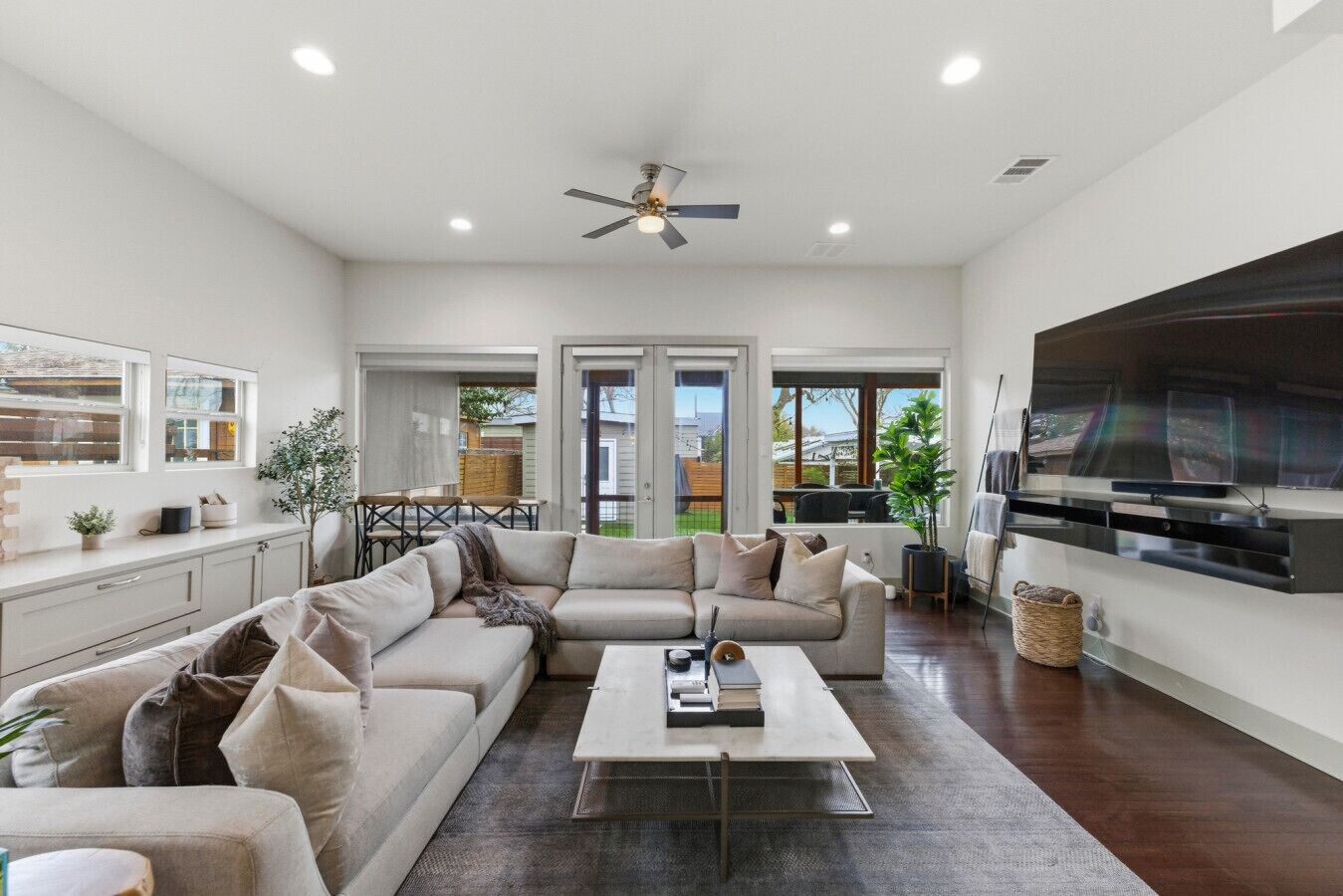 Fernseher, Stereoanlage