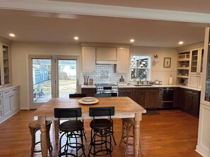 Mikrovågsugn, ugn, spishäll och diskmaskin