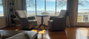 Charming WATERFRONT 3BR/2BA cottage on Chesapeake Bay - 30 mins from Annapolis