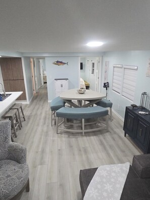 Dining - The Hidden Pearl Retreat at Weeki Wachee (Spring Hill)