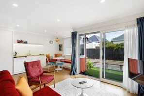 Living area - Sunny St Clair Beach Nook (Dunedin)