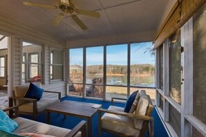 Interior - The Goldeneye Getaway with Dock! (Gainesville)