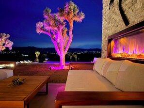 Property grounds - The Light House, by Joshua Tree. NEW Infinity Pool, Spa, Sauna, Cold Plunge (Yucca Valley)