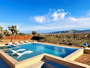 Pool - The Light House, by Joshua Tree. NEW Infinity Pool, Spa, Sauna, Cold Plunge (Yucca Valley)