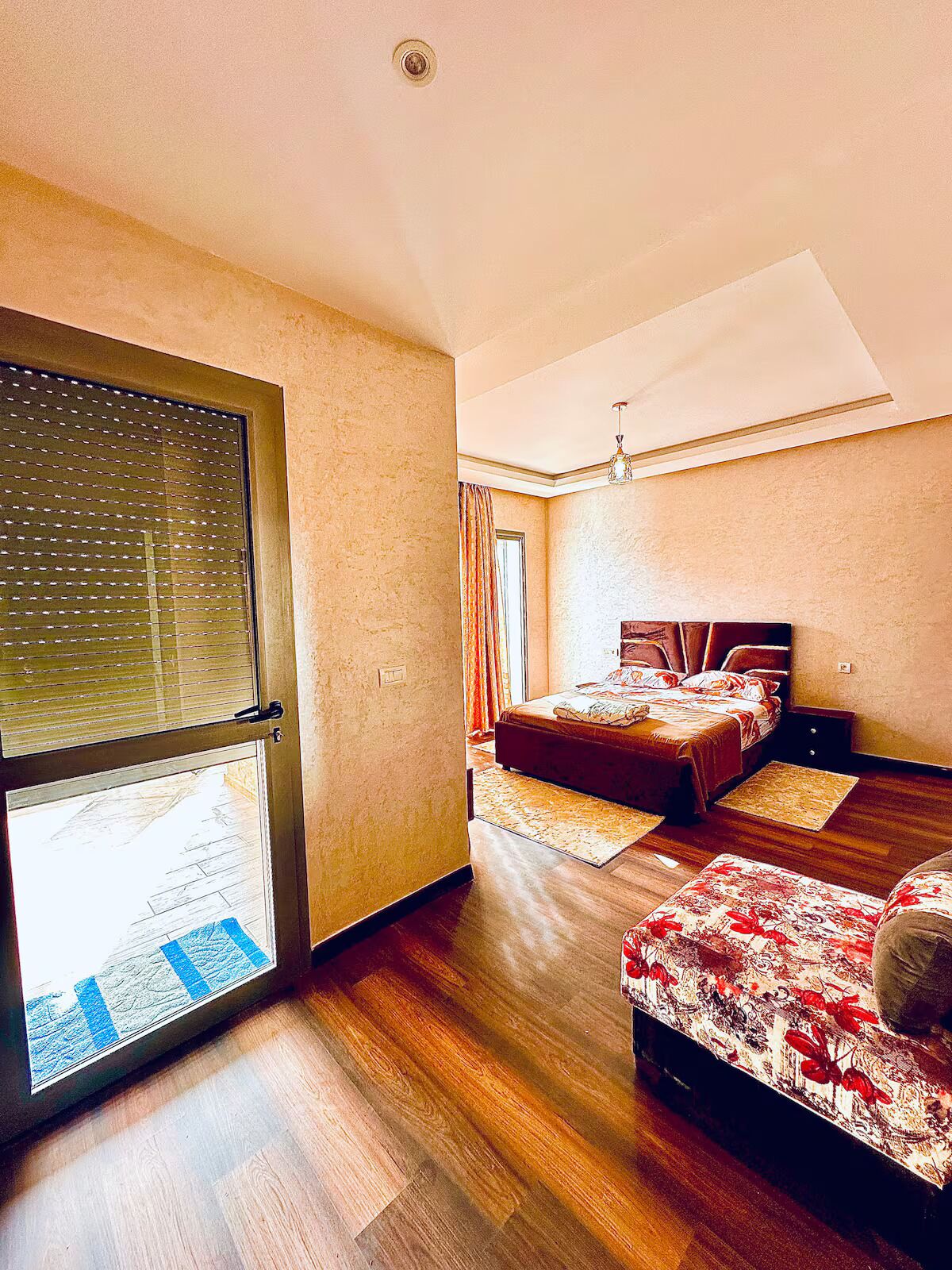 4 bedrooms, internet, bed sheets