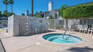 A swimming pool area with a 'NO DIVING' sign, lounge chairs, and a fence. - Serene 2-bedroom 2-bath condo with AC in Bullhead City (Bullhead City)