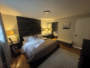 3 bedrooms, iron/ironing board, free WiFi, bed sheets - 3-bedroom house in charming Issaquah with fitness room access and sauna (Issaquah)