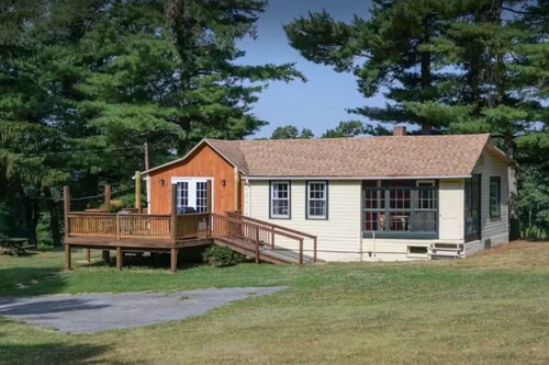 White Squirrel Farm | Cozy Cabin-Nature-Wildlife