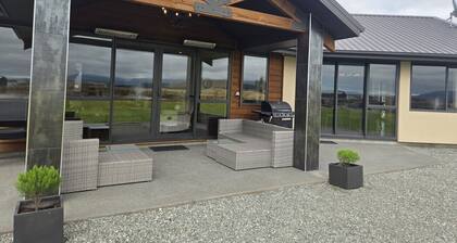 West Manor, mountain views