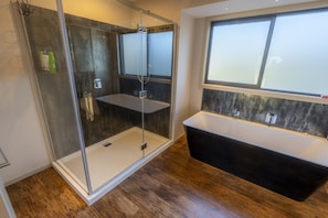 Hair dryer, towels - West Manor, mountain views (Twizel)