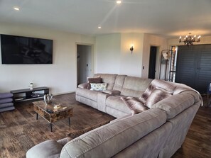 Living area - West Manor, mountain views (Twizel)