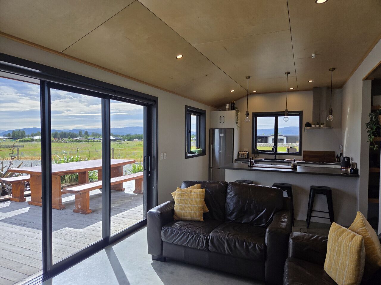 Televisie en een open haard