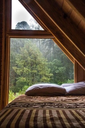 小屋, 多張床, 山景, 山旁