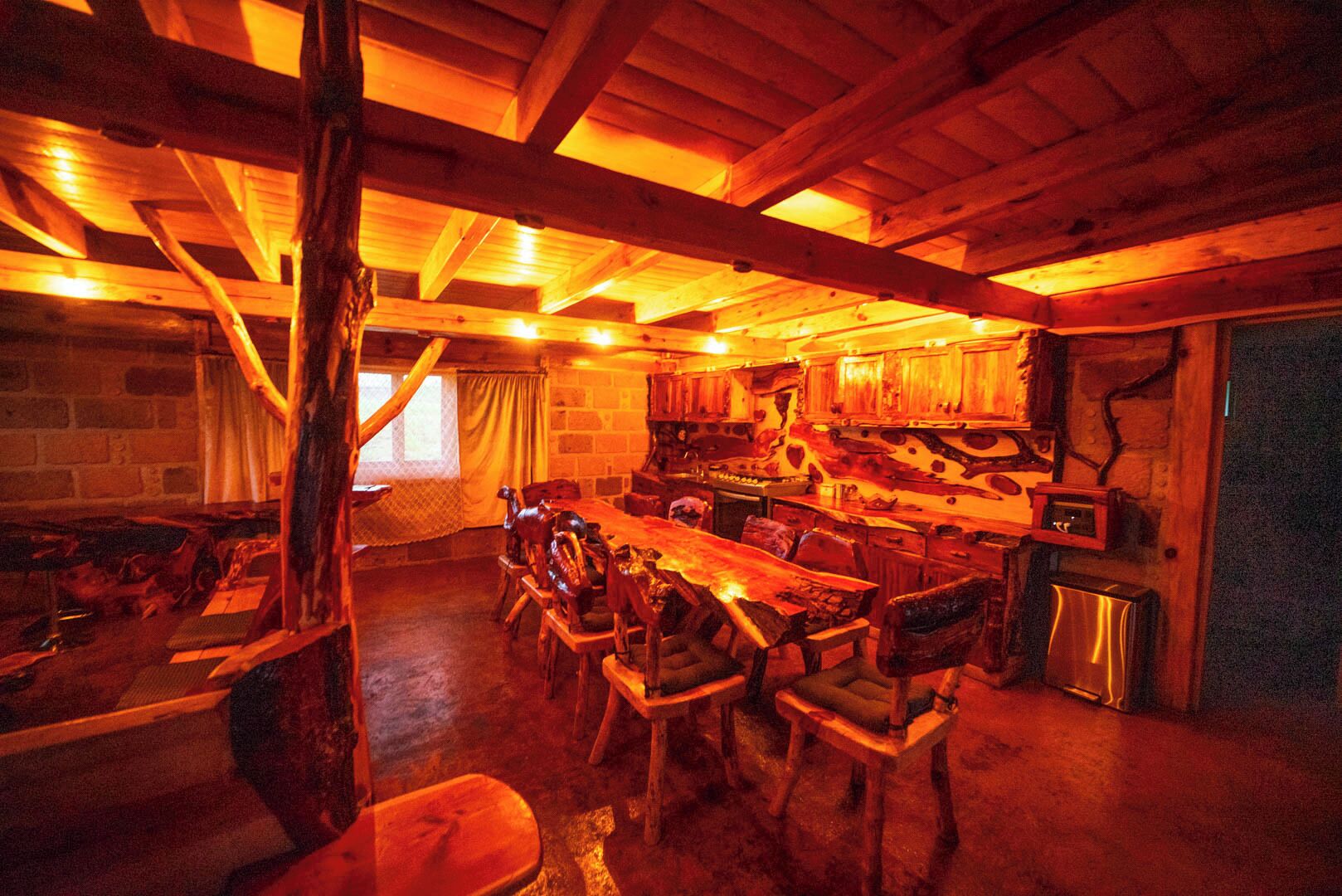 Superior Cabin, Kitchenette, Mountain View | Dining