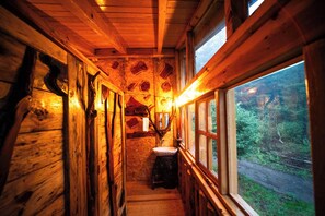 Superior huisje, kitchenette, uitzicht op bergen | Interieur