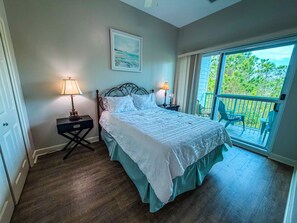 3 bedrooms, iron/ironing board, free WiFi, bed sheets - The Perdido Pearl (Pensacola)