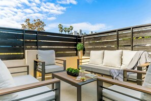 Terrace/patio - PB NEW BUILD l A Block from SAND (San Diego)