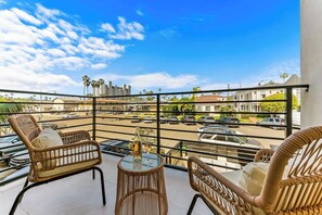 Property grounds - PB NEW BUILD l A Block from SAND (San Diego)