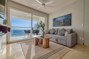 TV - Luxury Bayfront 1BR Condo | 2 Baths | Rooftop Pool | Versalles (Puerto Vallarta)