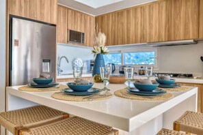 冰箱、微波炉、烤箱、炉灶