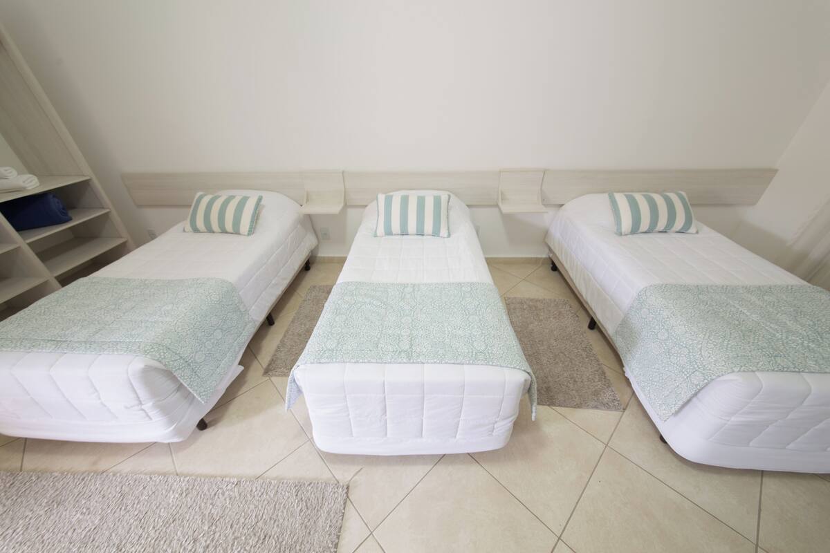 Skrivebord, arbejdsområde til bærbare computere, gratis Wi-Fi